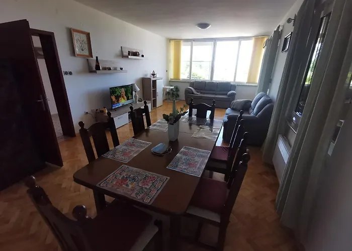 Guest House With Pool Ante
