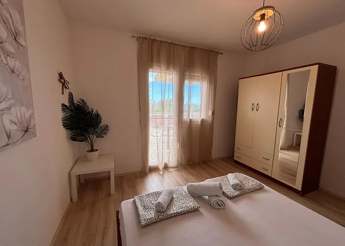 Guest House With Pool Ante