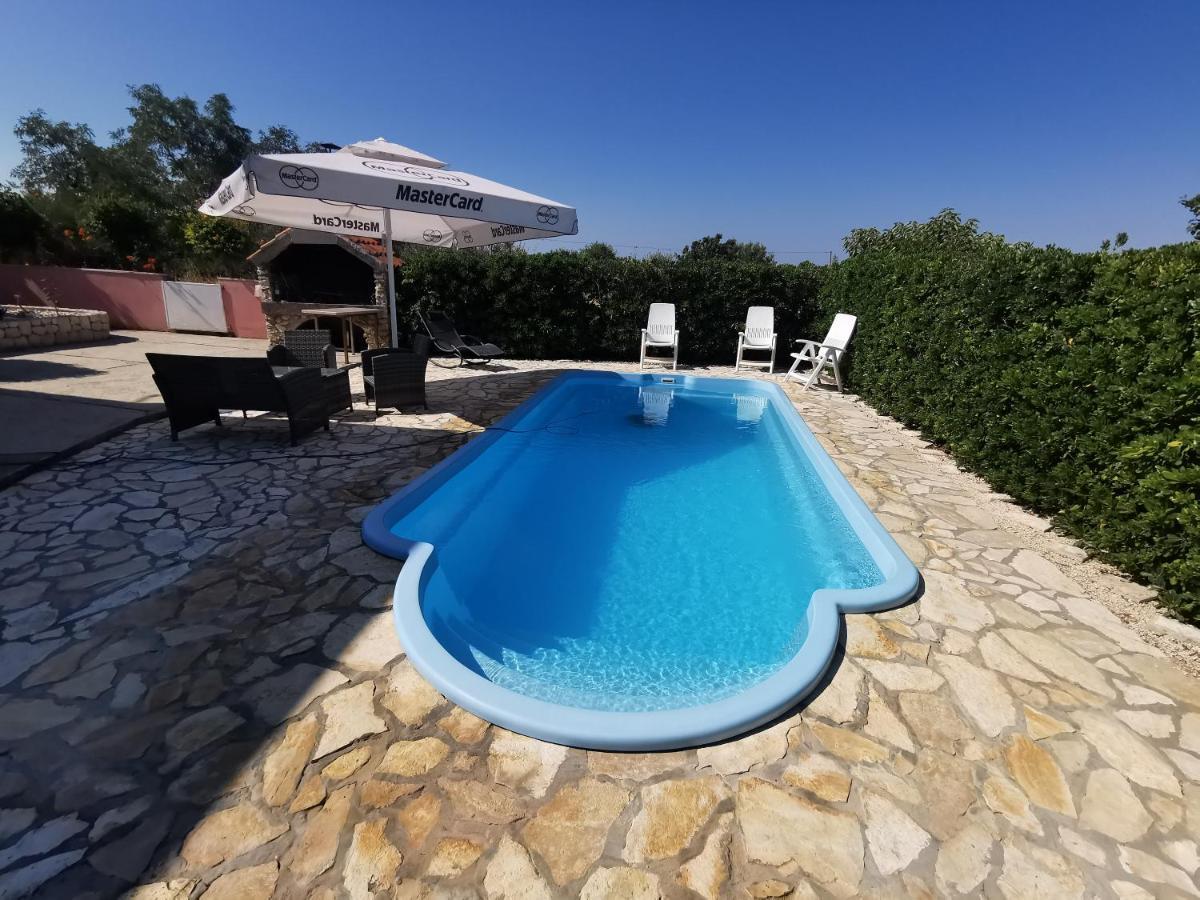 With Pool Ante Holiday home
